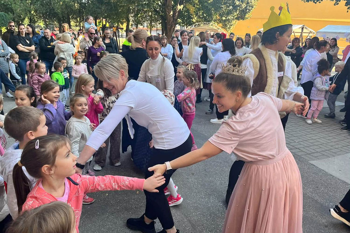 A népmese varázsával kovácsolódott össze a közösség a Makói Óvodában